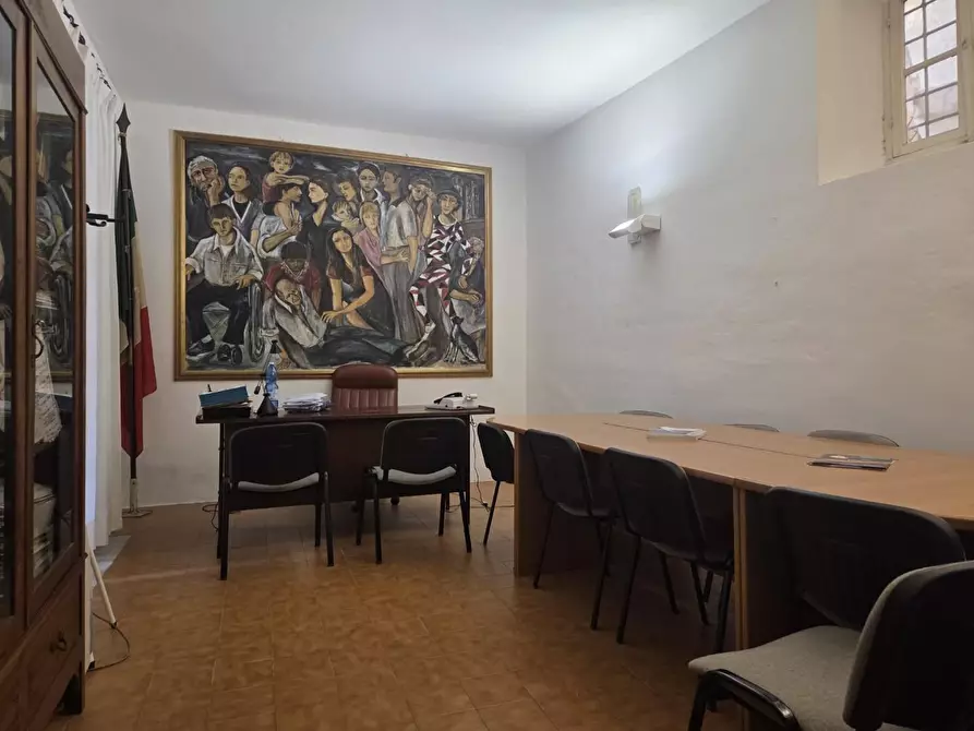 Immagine 4 di Ufficio in vendita  a Lucca