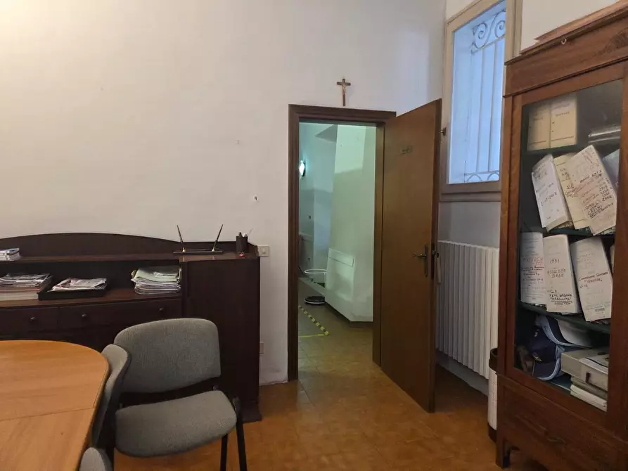 Immagine 7 di Ufficio in vendita  a Lucca