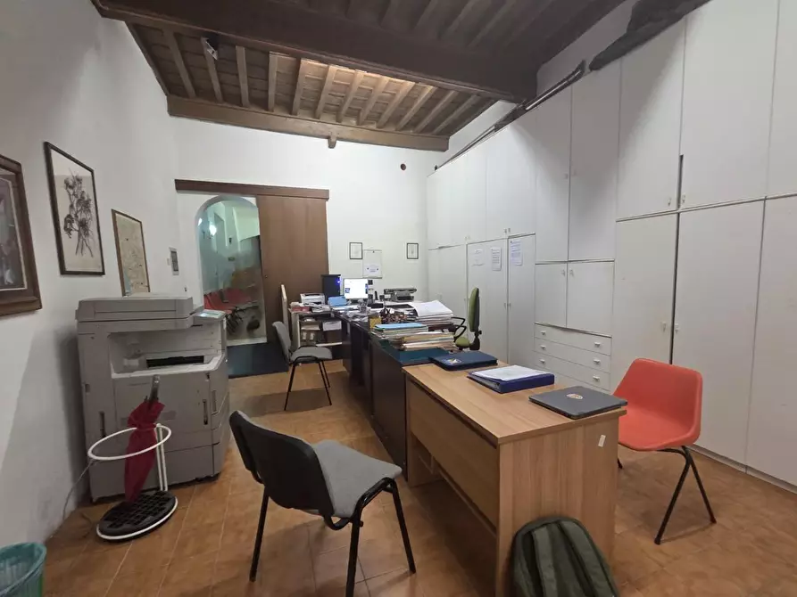 Immagine 18 di Ufficio in vendita  a Lucca