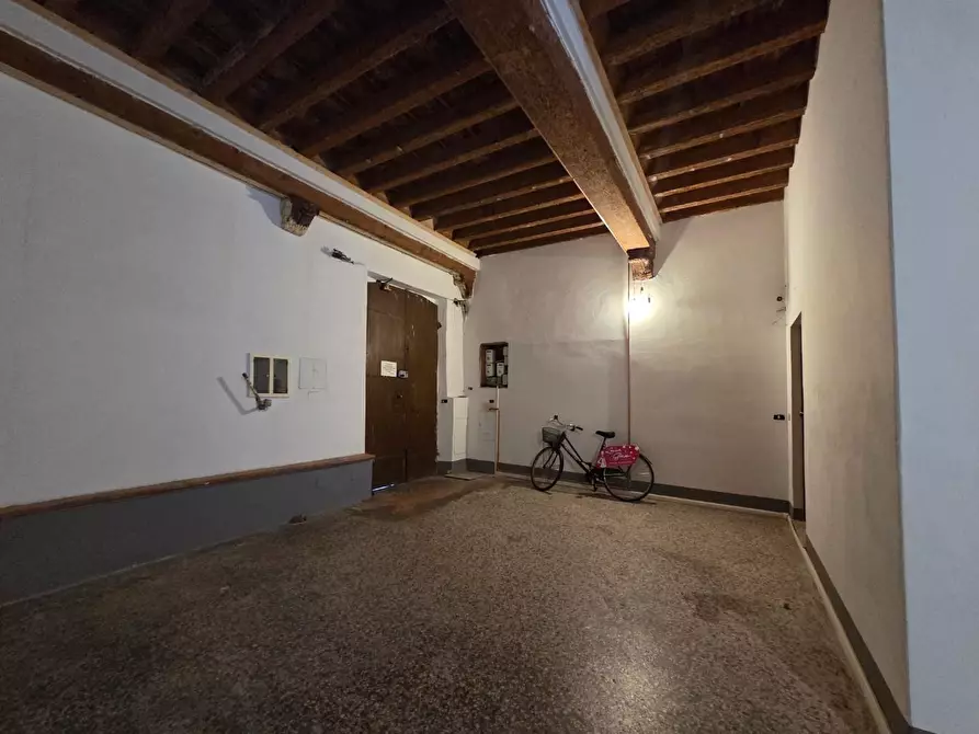 Immagine 22 di Ufficio in vendita  a Lucca