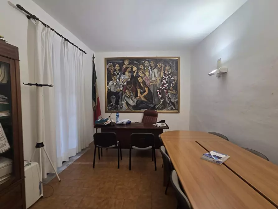 Immagine 13 di Ufficio in vendita  a Lucca