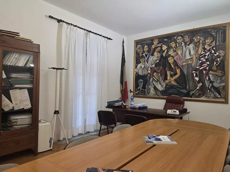Immagine 3 di Ufficio in vendita  a Lucca