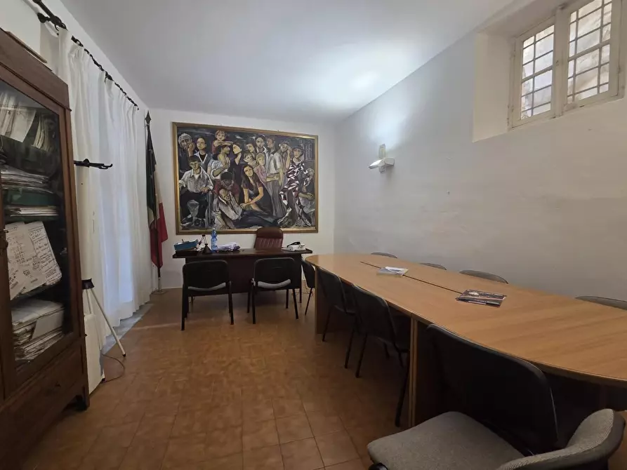 Immagine 1 di Ufficio in vendita  a Lucca