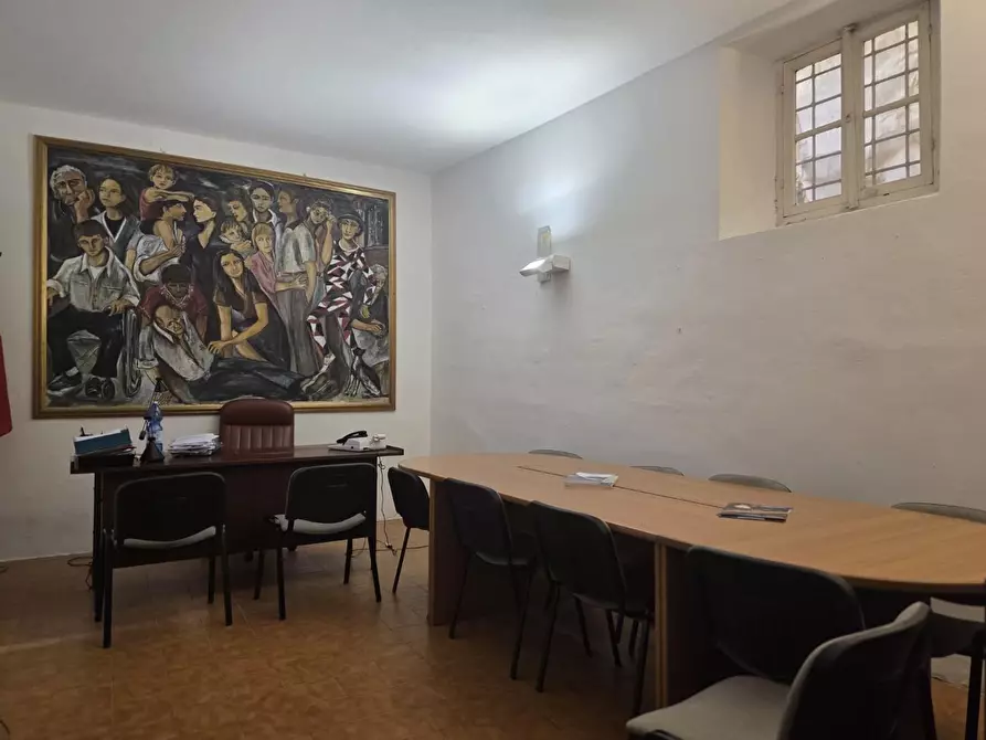 Immagine 2 di Ufficio in vendita  a Lucca