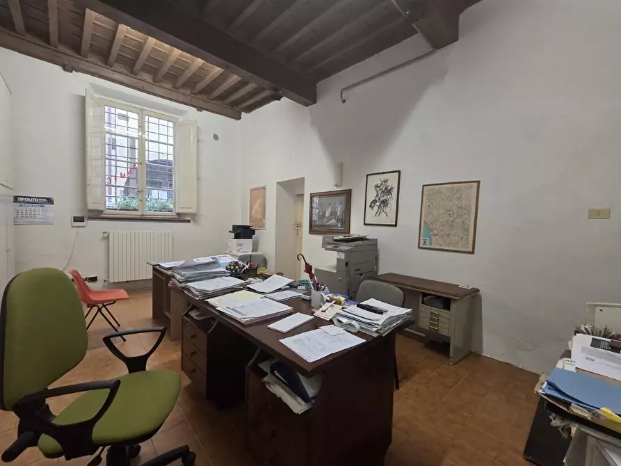 Immagine 17 di Ufficio in vendita  a Lucca