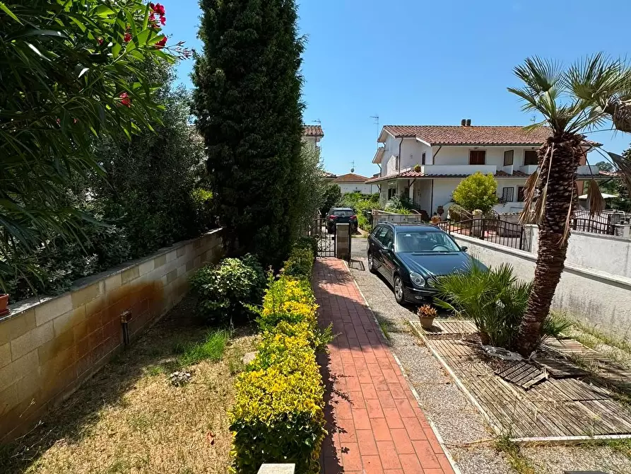 Immagine 11 di Casa bifamiliare in vendita  a Pisa