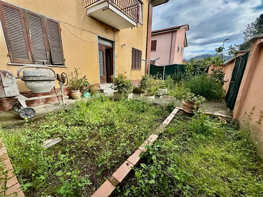Immagine 2 di Appartamento in vendita  a Carrara