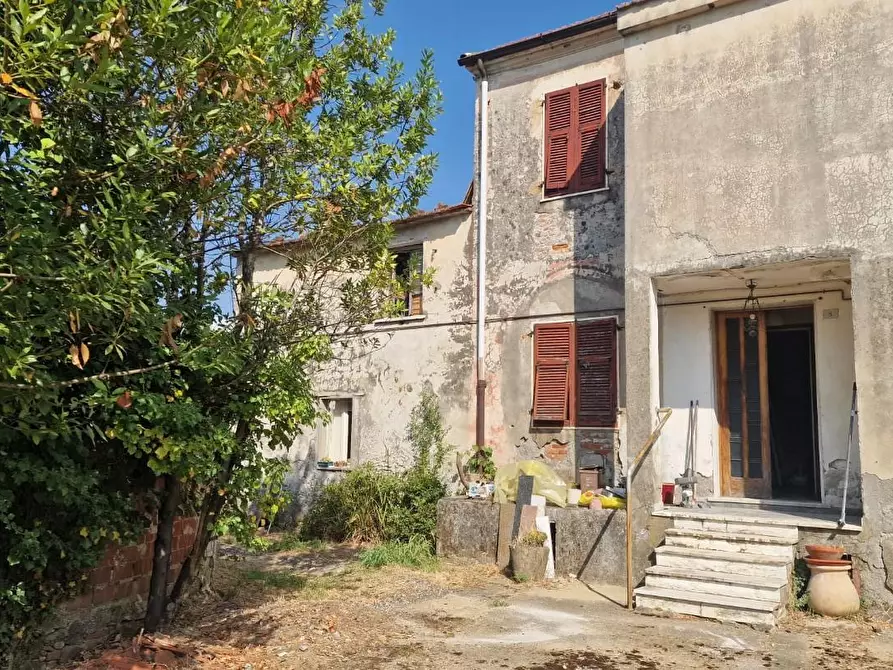 Immagine 2 di Casa semindipendente in vendita  a Ortonovo