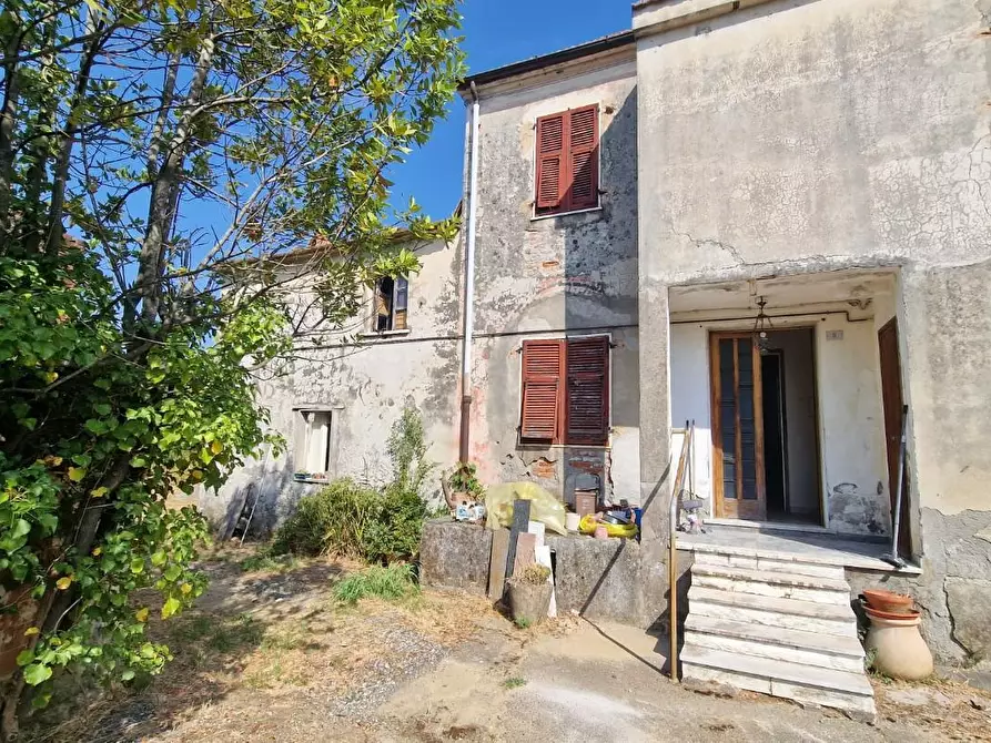 Immagine 1 di Casa semindipendente in vendita  a Ortonovo