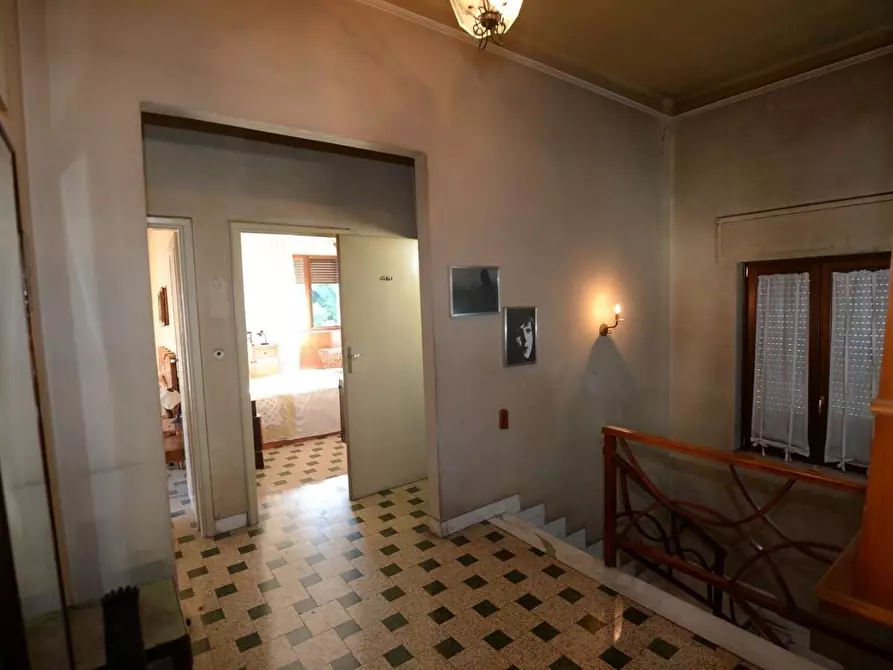 Immagine 5 di Villa in vendita  a Viareggio