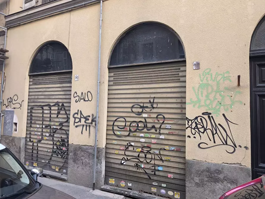 Immagine 6 di Negozio in vendita  a Torino