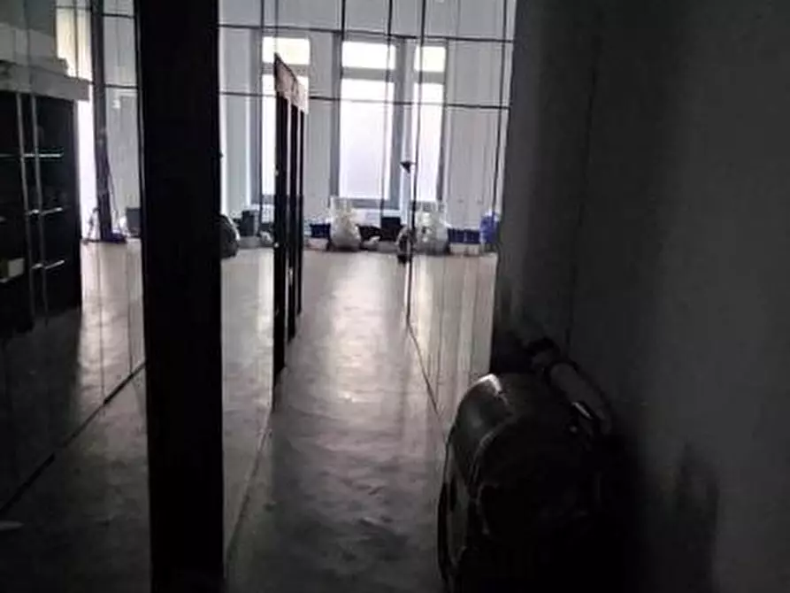Immagine 5 di Negozio in vendita  a Torino