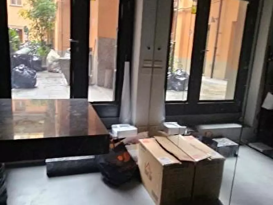 Immagine 8 di Negozio in vendita  a Torino