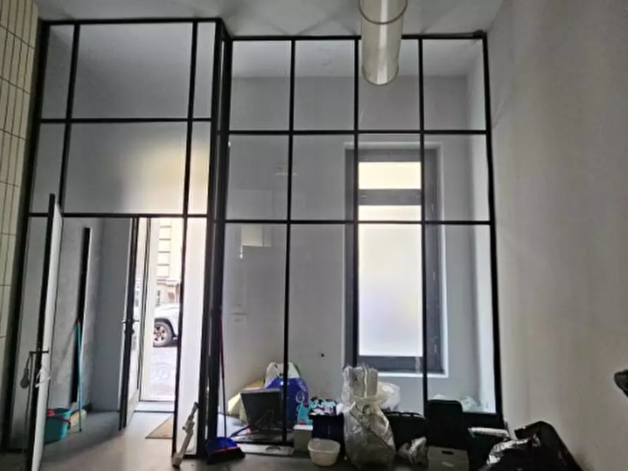 Immagine 7 di Negozio in vendita  a Torino