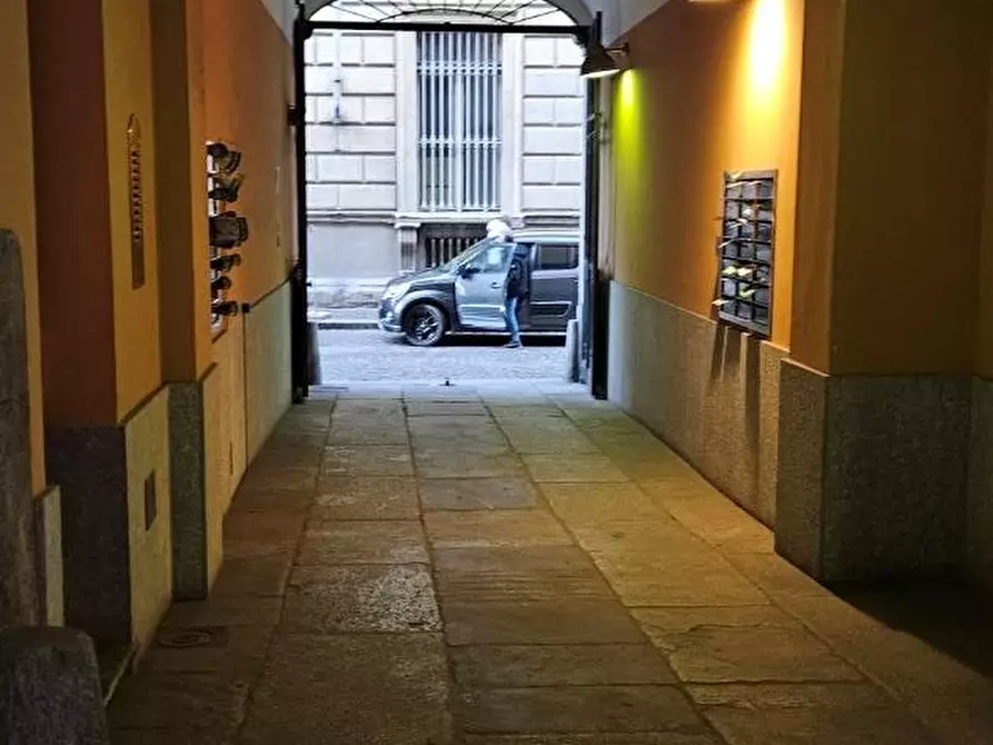 Immagine 4 di Negozio in vendita  a Torino