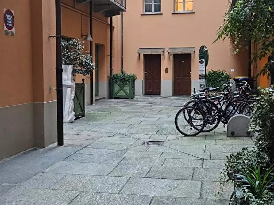 Immagine 2 di Negozio in vendita  a Torino