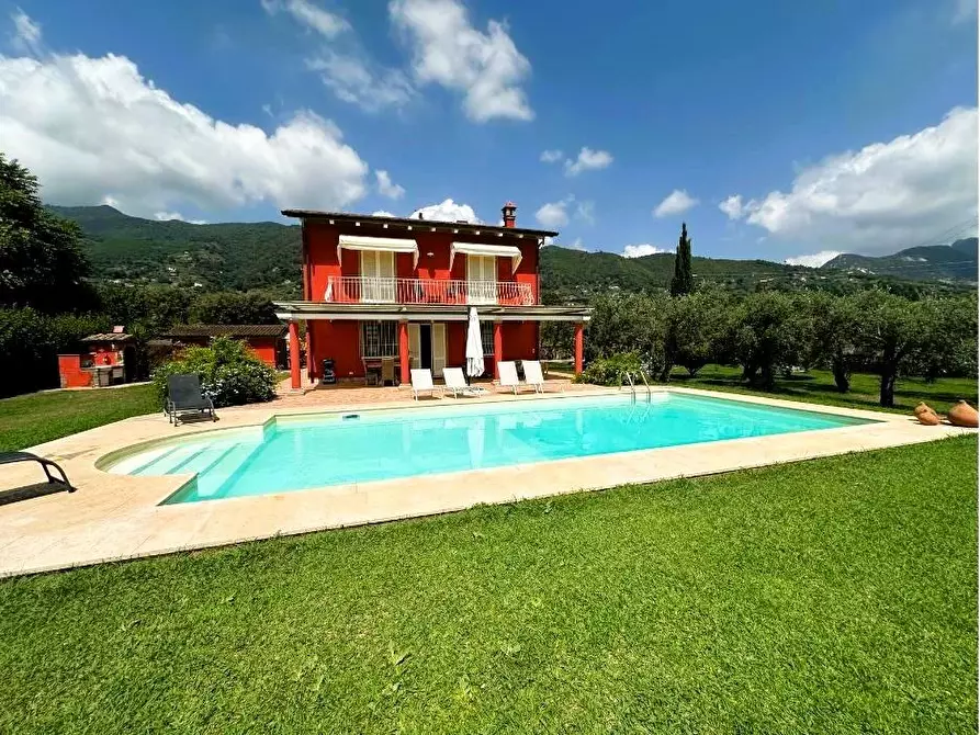Immagine 4 di Villa in vendita  a Pietrasanta