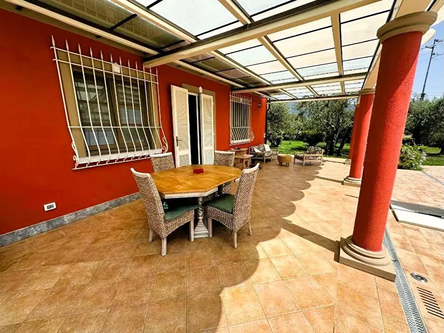Immagine 11 di Villa in vendita  a Pietrasanta