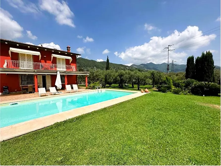 Immagine 5 di Villa in vendita  a Pietrasanta