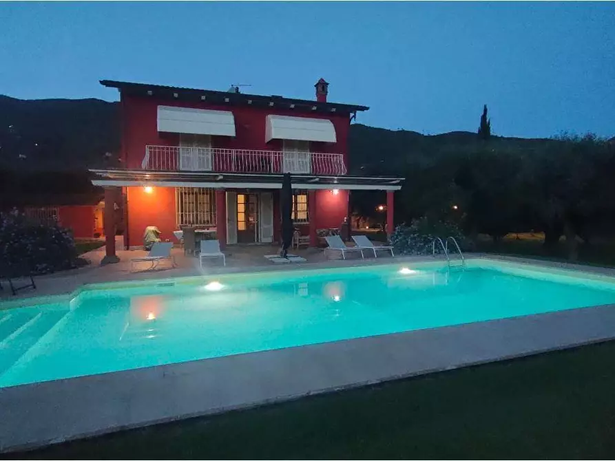 Immagine 1 di Villa in vendita  a Pietrasanta