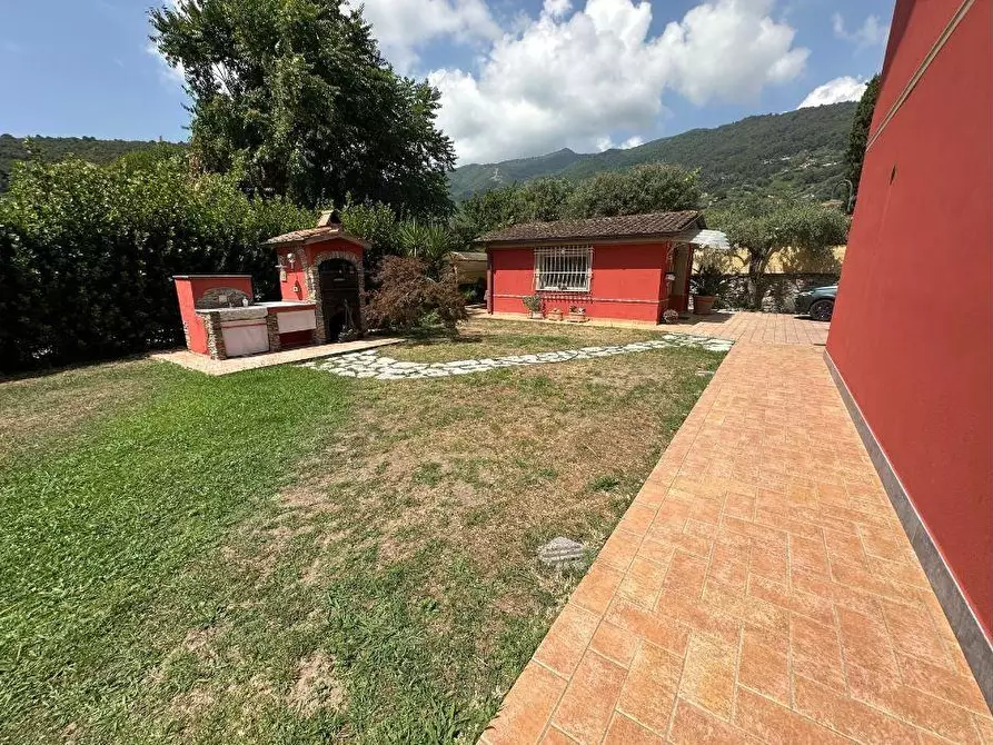 Immagine 13 di Villa in vendita  a Pietrasanta