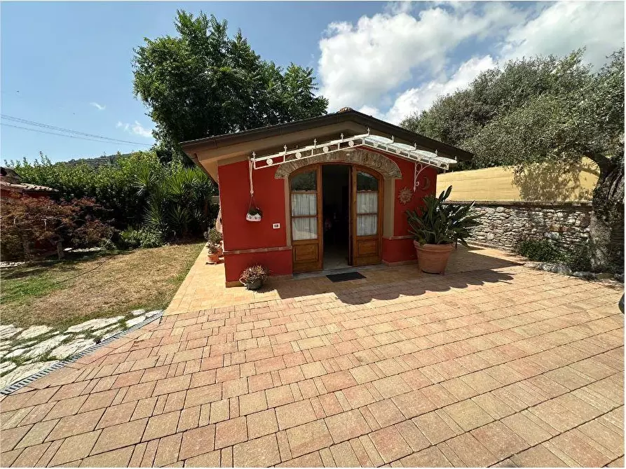 Immagine 14 di Villa in vendita  a Pietrasanta