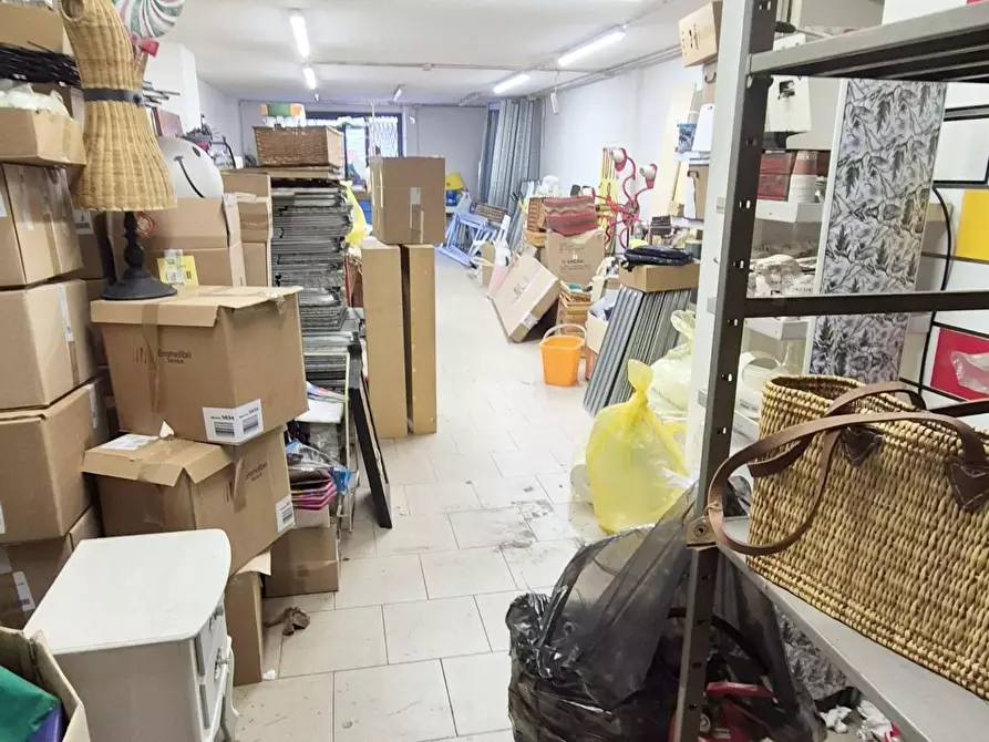 Immagine 3 di Negozio in vendita  a Viareggio
