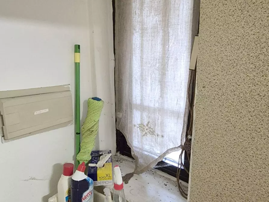 Immagine 5 di Negozio in vendita  a Viareggio