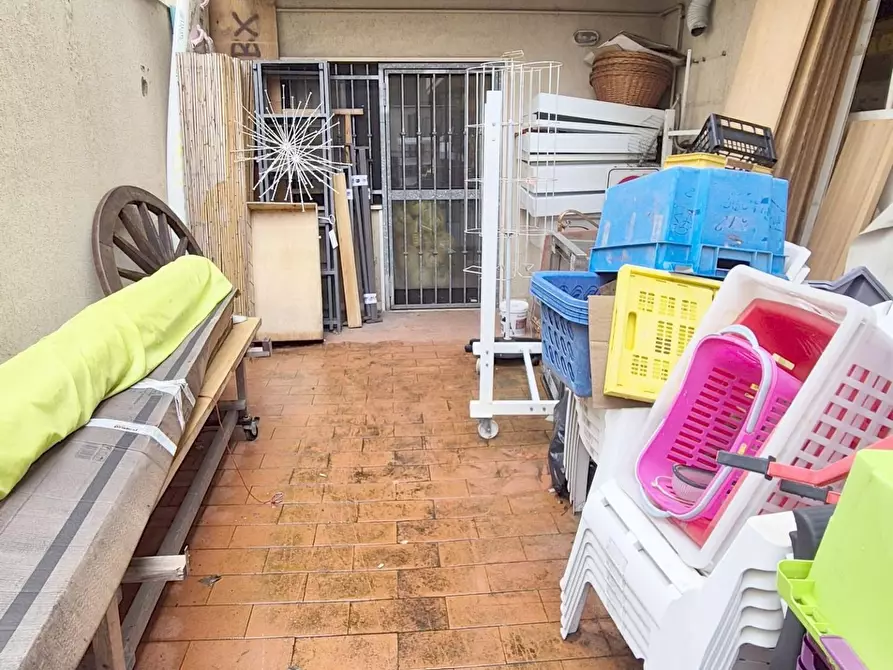 Immagine 8 di Negozio in vendita  a Viareggio