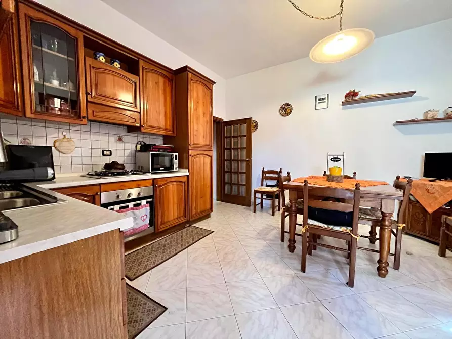 Immagine 2 di Casa semindipendente in vendita  a Lamporecchio