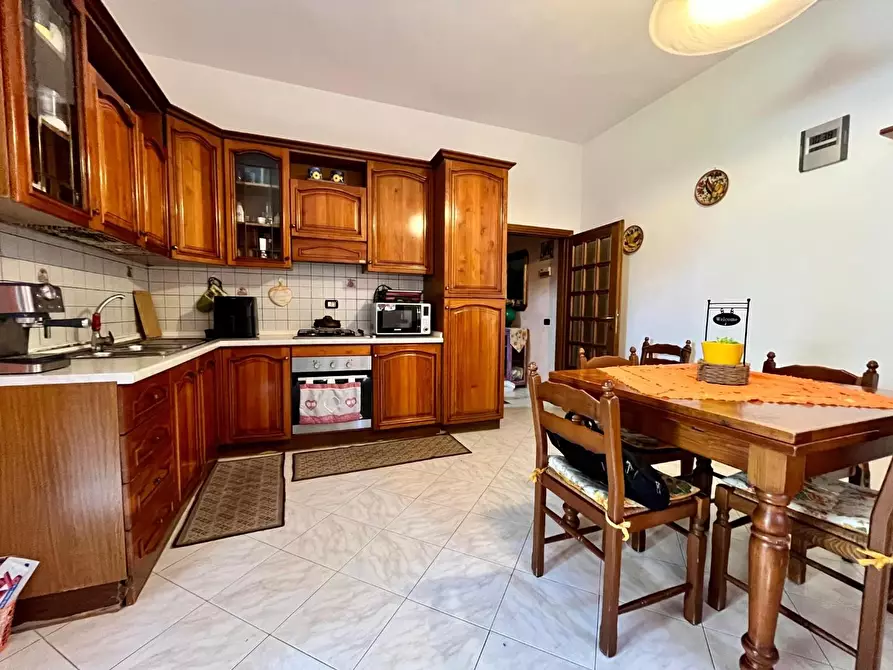 Immagine 1 di Casa semindipendente in vendita  a Lamporecchio
