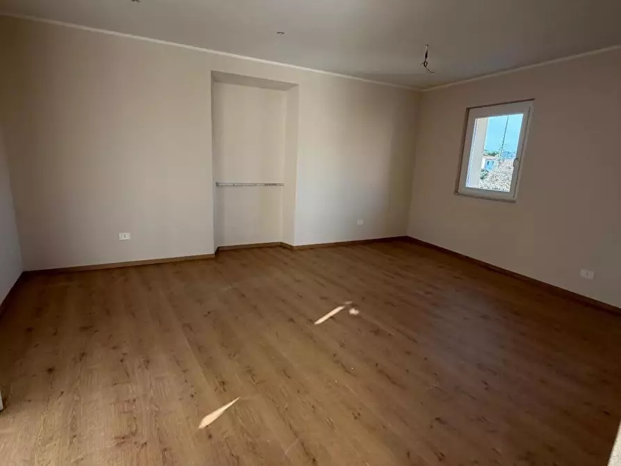 Immagine 1 di Appartamento in vendita  a Sarzana