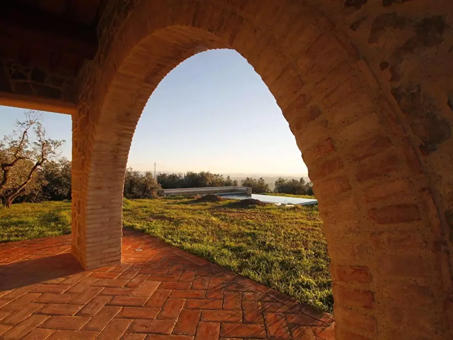 Immagine 25 di Casa colonica in vendita  a Vinci