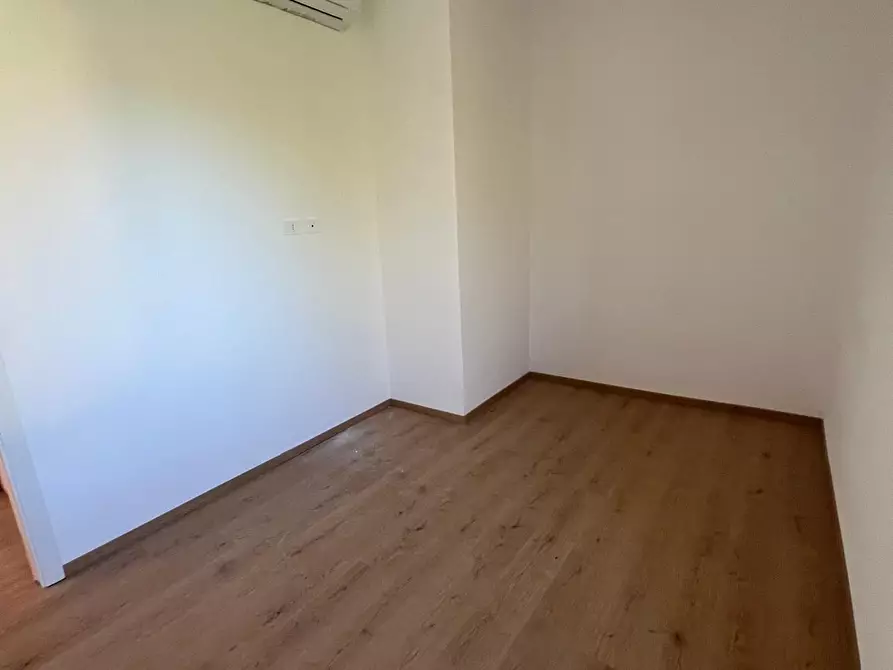 Immagine 10 di Appartamento in vendita  a Sarzana