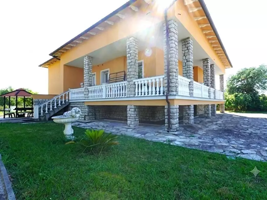 Immagine 1 di Villa in vendita  a Altopascio