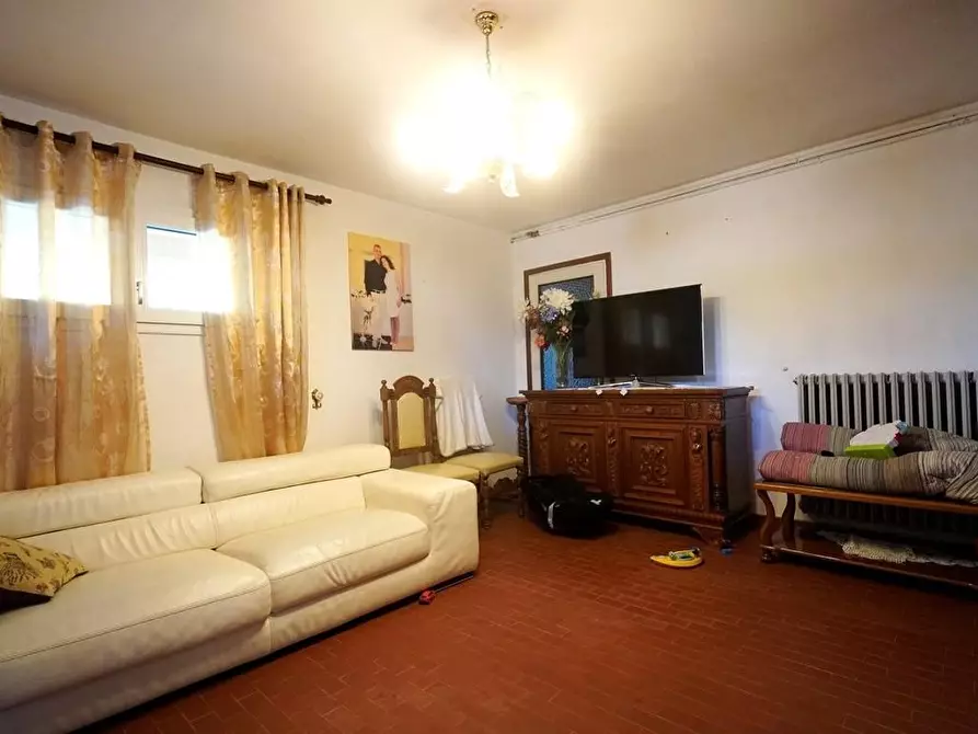 Immagine 11 di Villa in vendita  a Altopascio