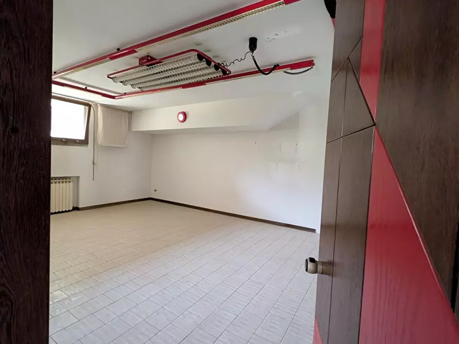 Immagine 12 di Ufficio in vendita  a Vinci