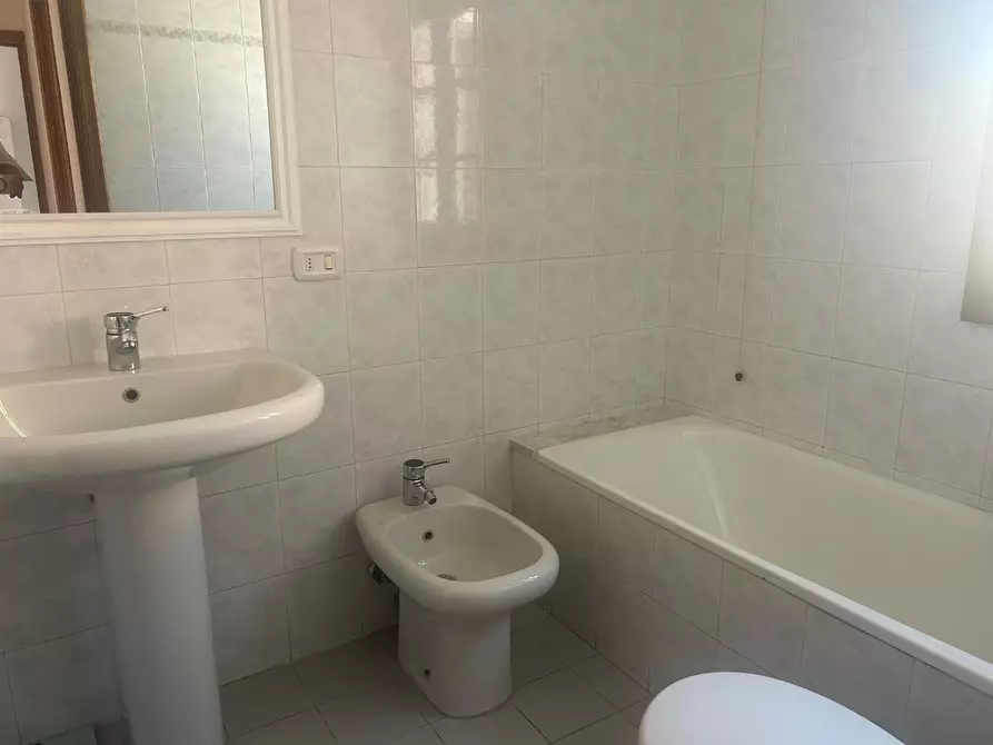 Immagine 22 di Appartamento in vendita  a Viareggio