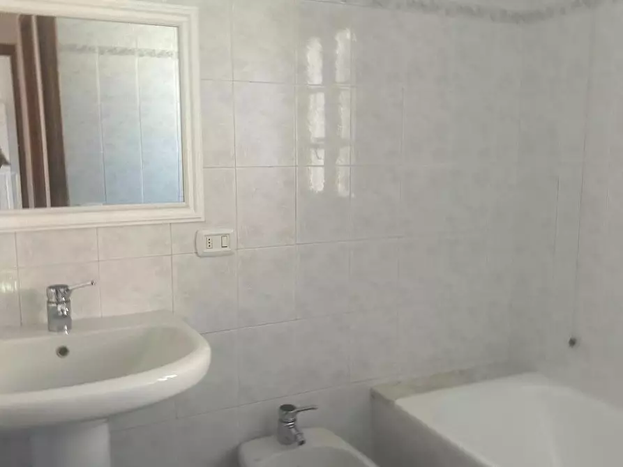 Immagine 19 di Appartamento in vendita  a Viareggio
