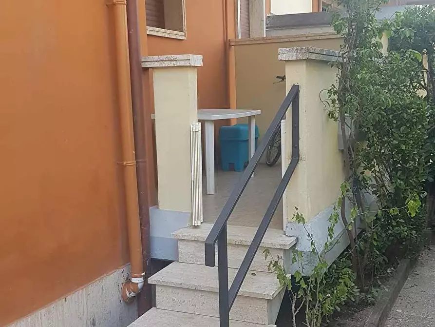 Immagine 1 di Appartamento in vendita  a Massa