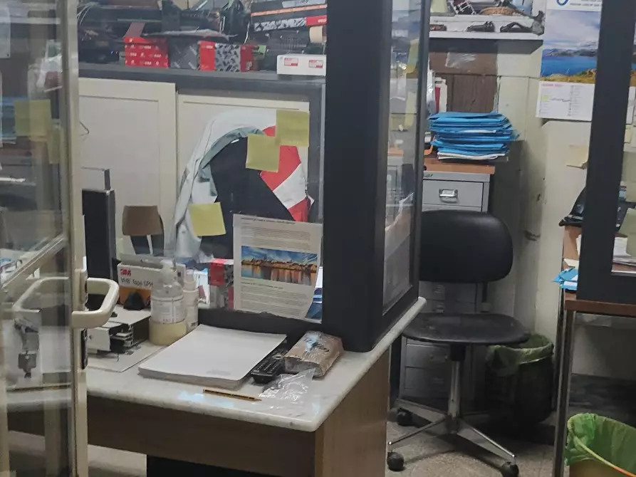 Immagine 8 di Attività artigianale in vendita  a Carrara