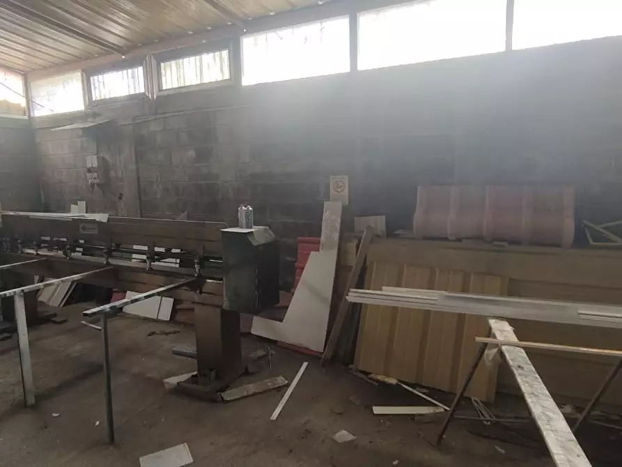 Immagine 2 di Attività artigianale in vendita  a Carrara