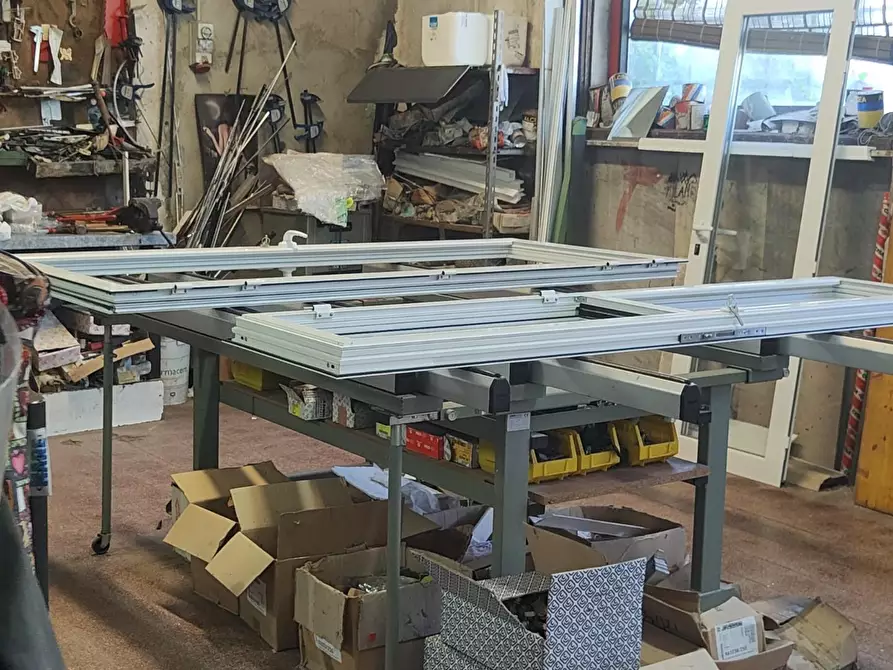 Immagine 6 di Attività artigianale in vendita  a Carrara