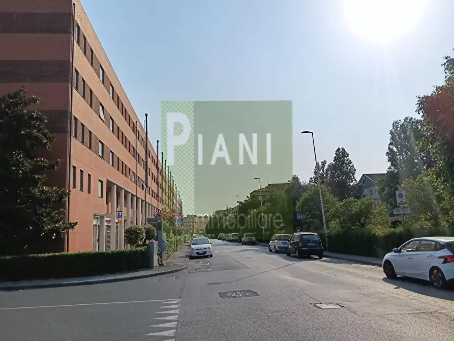 Immagine 5 di Locale commerciale in affitto  a Livorno