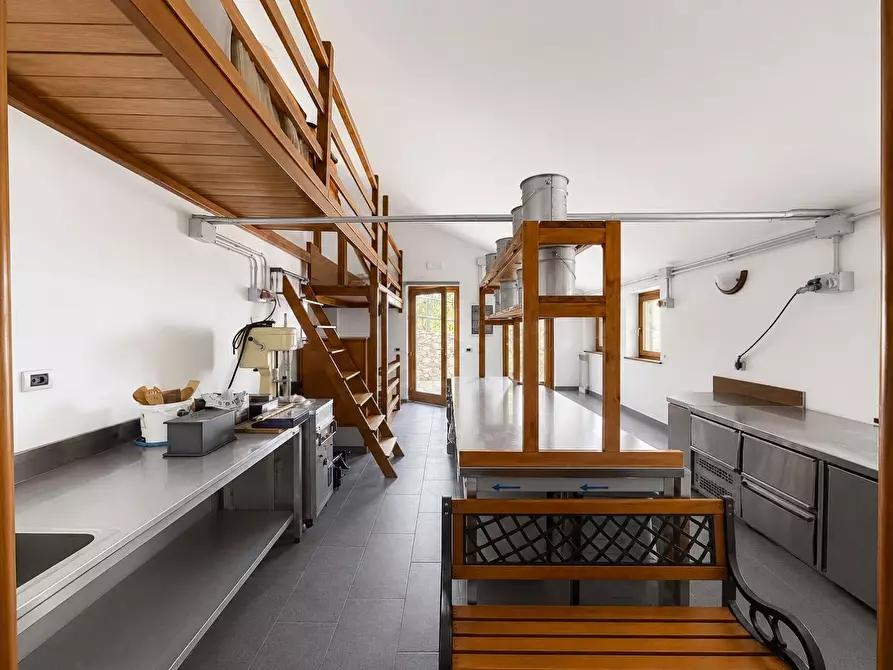 Immagine 25 di Casa colonica in vendita  a Riomaggiore