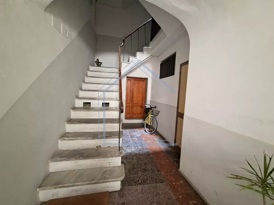 Immagine 1 di Locale commerciale in vendita  a Pietrasanta