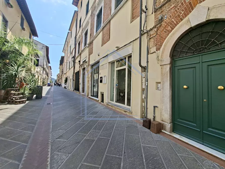 Immagine 16 di Locale commerciale in vendita  a Pietrasanta