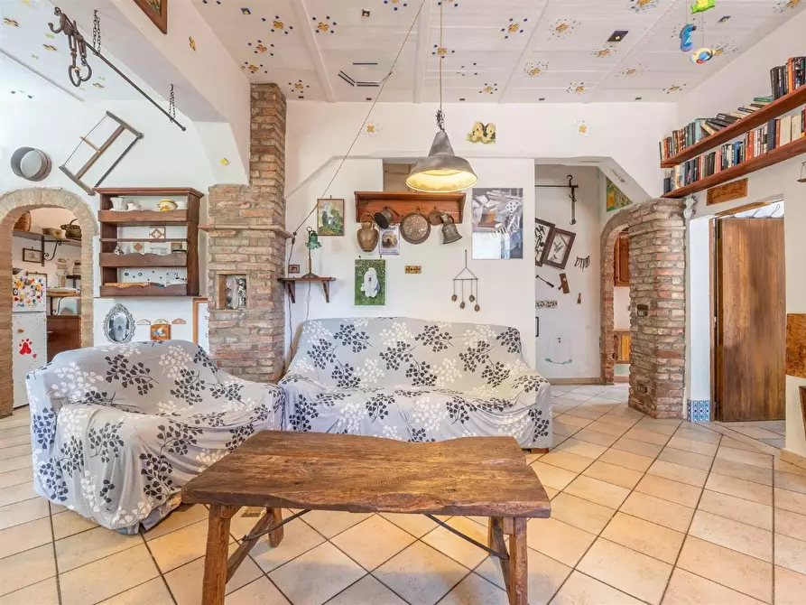 Immagine 19 di Casa colonica in vendita  a Asciano