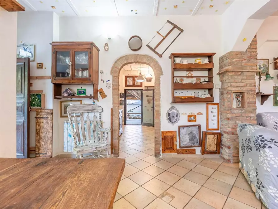 Immagine 21 di Casa colonica in vendita  a Asciano