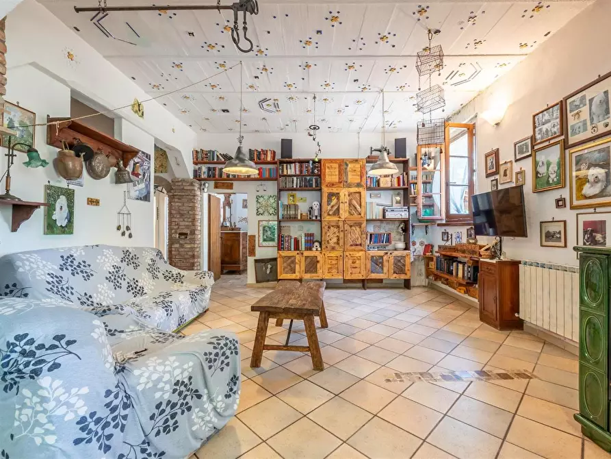 Immagine 22 di Casa colonica in vendita  a Asciano